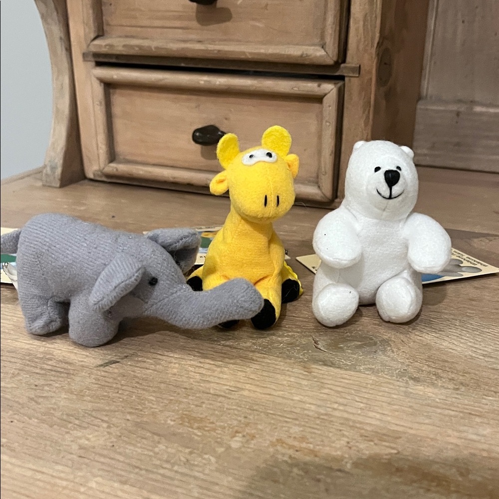 Three 3 Weebeanies Nairobi Giraffe Whitehorse Polar Bear Luanda Elephant